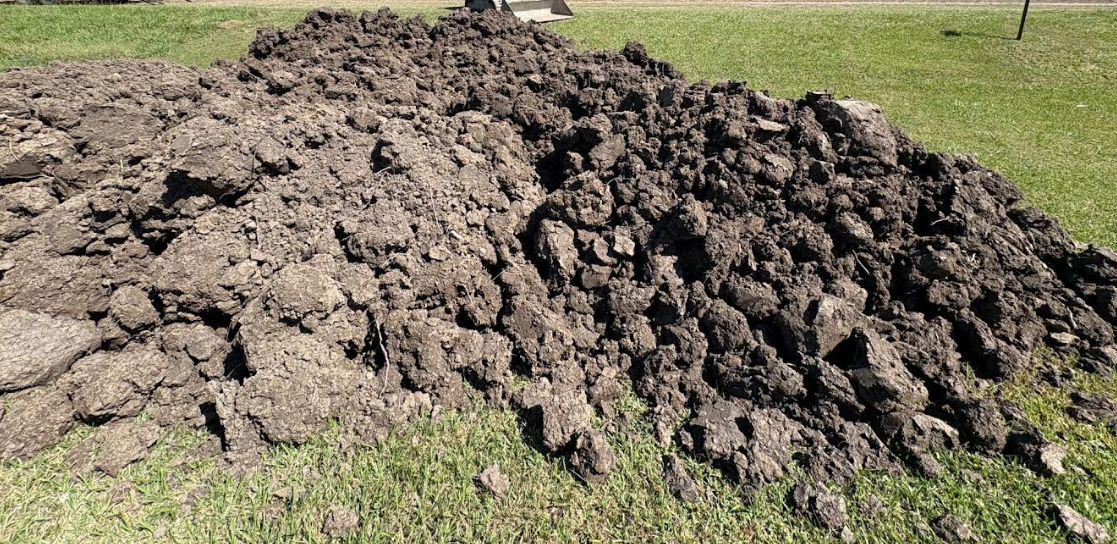 Dirt bulk material supplied by NOLA Sand and Gravel
